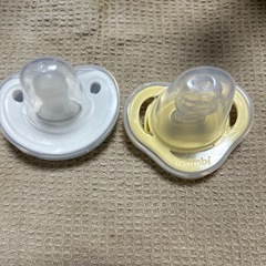 おしゃぶり Pigeonとcombiの画像