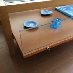 ガラステーブルの画像