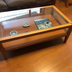 ガラステーブルの画像