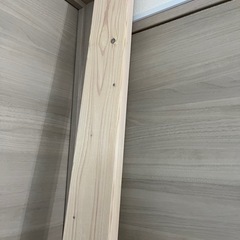 2×4木材一本と板の画像