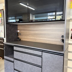 【新品同様‼️】定価28万♪ 高級 松田家具 140cm幅キッチンボード(ガバーナ1400) 食器棚 収納家具 クローチェ(セラミック調ブラック)色♪の画像