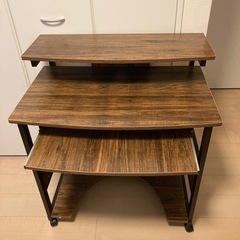 パソコンデスクの画像