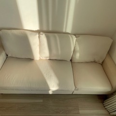 3人がけアイボリー色のソファ
の画像