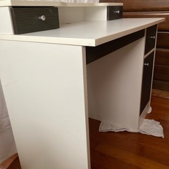 収納付きデスク(白)の画像