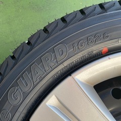 スタッドレスタイヤ新品の画像