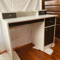 収納付きデスク(白)の画像