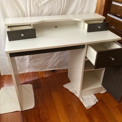 収納付きデスク(白)の画像