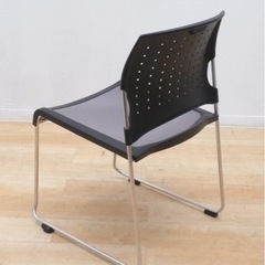 KOKUYOスタッキングチェアーの画像