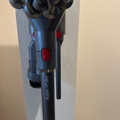 ダイソン掃除機 V7 slim スタンド、新品バッテリー、フィルター付きの画像