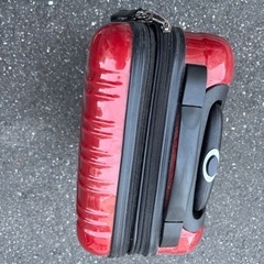 スーツケース(赤) 最初のメッセージで取りに来れる日時をお知らせください。の画像