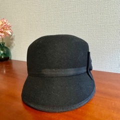 CA4LA リボン付き　キャスケット エレガントなリボン付きの黒いウールハットの画像