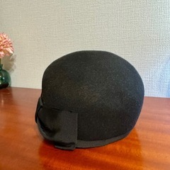 CA4LA リボン付き　キャスケット エレガントなリボン付きの黒いウールハットの画像