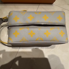 ルイヴィトン　バッグ　限定カラーの画像