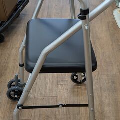 ラク 座面付き歩行器の画像