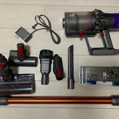 ダイソン　コードレス掃除機  動作不良品　Dyson Cyclone V10 Fluffy SV12FFLF ダイソン掃除機の画像