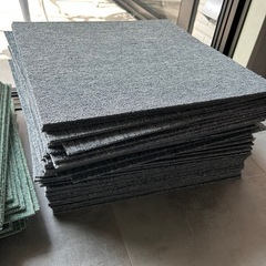 防災タイルカーペット48枚の画像