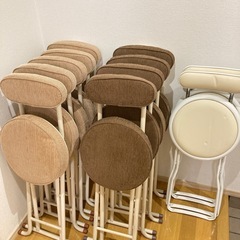 折りたたみ椅子9脚の画像