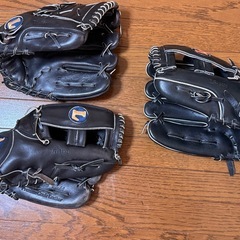 ソフトボール用グローブ（右利き用×2、左利き用×1）の画像