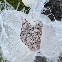 コーラルピンクの砂利の画像