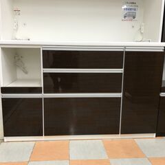 ＼家具＊家電のお店／【ｼﾞｬﾝｸﾞﾙｼﾞｬﾝｸﾞﾙ石川金沢店】キッチンボード ホワイト/ブラウン   W(幅)140×D(奥行き)42×H(高さ)206cmの画像