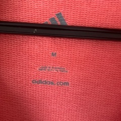 adidasパーカーの画像