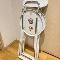 折りたたみ椅子2脚の画像