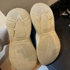 光る靴　スケッチャーズの画像