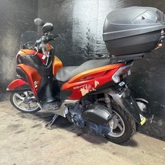★支払総額8.8万円★買取強化中！ まずはカンタン無料査定まで！ ヤマハ トリシティ125 オレンジ SE82J 4ストインジェクション！ 安定性の高いトリシティ！ リアボックス付き！ サイスタ付き！　の画像