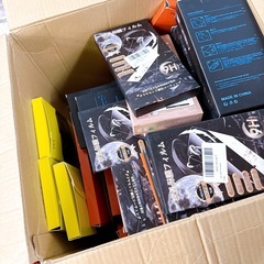 段ボール一箱　1000円　強化ガラス　携帯ケース　まとめてどうぞの画像