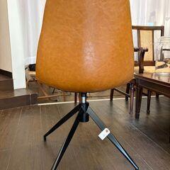 回転式　レザーダイニングチェア　4脚あり　の画像