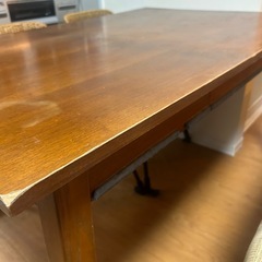 ダイニングテーブルの画像