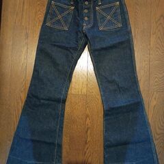 ジーンズ　ベルボトム、ボタンフライの画像