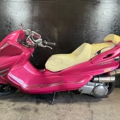 ★支払総額14.8万円★定休日なし！いつでも現車確認可能です！ ヤマハ マジェスティC ピンク SG03J オールペン！フロントマスク、エアロ！ 社外ウィンカー！ アルミステップ！ 社外ハンドル！ エナメルシート！ メッキパーツ！ 社外エアクリ！社外マフラー！の画像