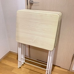 折りたたみテーブル小3台の画像