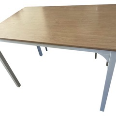 ダイニングテーブルの画像