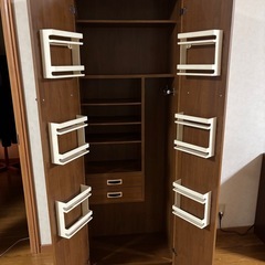 壁付け収納庫　両開きの画像