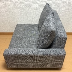 無料】グレー 1〜1.5人掛けソファ（片肘タイプ） 引き取り限定の画像