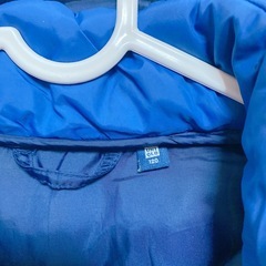 ユニクロ　120 アウター　青の画像