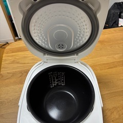 東芝IH炊飯ジャー TOSHIBA炊飯器　の画像