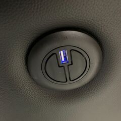 ★来店限定★　レザー調電動3人掛けソファ　ブラックの画像