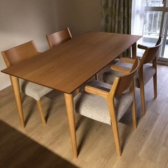 【⭐️2025年6月購入、ほぼ新品】ダイニングテーブル+チェアセットの画像