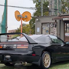 ローンは毎月23,500円～　日産　フェアレディZ　300ZX　Tバールーフ　ツインカム24バルブV6エンジン　大型リアスポイラー　エアロパーツ　RAYS VORKRACING LE37 FORGED鍛造17インチアルミホイール　ナルディステアリング　Tバールーフ　純正5速MT　社外マフラー　の画像