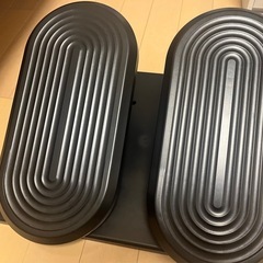 【サンワサプライ】フットレスト（足置き台）の画像