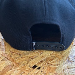 [市内限定]SULLEN CLOTHING スナップバックキャップ 黒 の画像