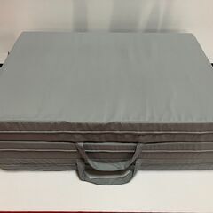 【お持ち帰り限定】持ち運び楽々！　三つ折りマットレス　商品番号:232の画像