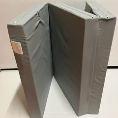 【お持ち帰り限定】持ち運び楽々！　三つ折りマットレス　商品番号:232の画像