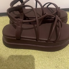 ブラウンサンダルの画像