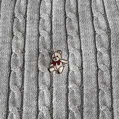 美品　グレー ケーブルニット セーター 長袖 クマ刺繍　くま　テディベアの画像
