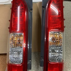 ハイエース　純正テールランプの画像