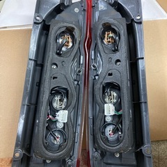 ハイエース　純正テールランプの画像